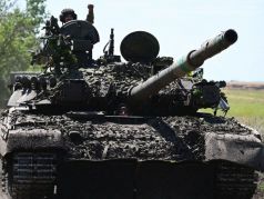 Украинский военный на танке Т-72. Фото: Getty Images