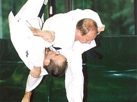 Путин на татами. Фото с сайта www.flb.ru