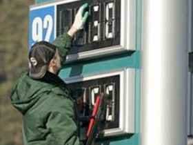 Цены на бензин растут. Фото Игоря Гольдберга, Каспаров.Ru