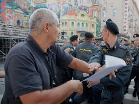 Задержание москвичей около здания мэрии. Фото kasparov.ru