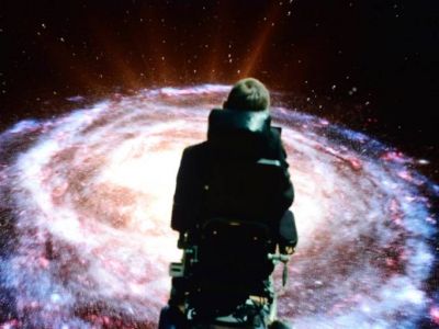 Стивен Хокинг и Галактика. Источник - salik.biz
