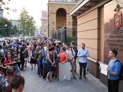 Очередь у Петровки, 38 для участия в пикете в защиту Ивана Голунова. Фото: IVAN KRASNOV / RTVI