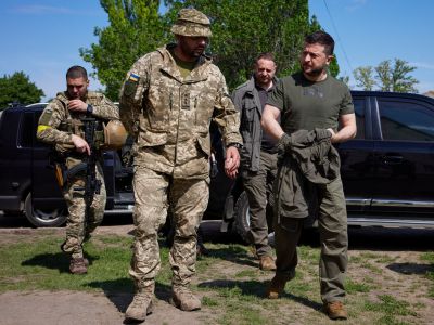 Владимир Зеленский во время посещения позиций украинских военнослужащих, 5 июня 2022 года. Фото: Пресс-служба Президента Украины